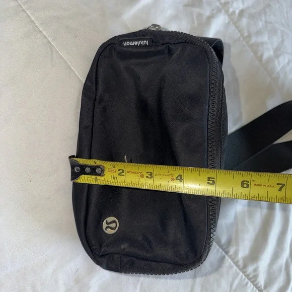 Lululemon Everywhere Belt Bag Black 1L - Picture 6 of 6